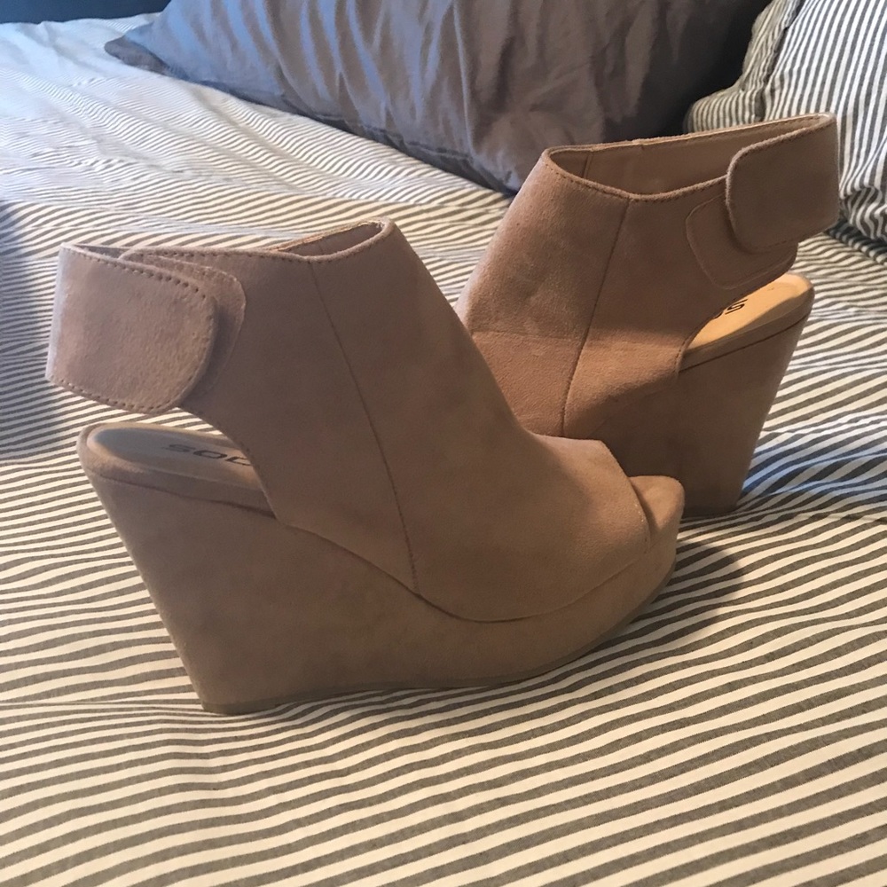 Brand new wedge sandals